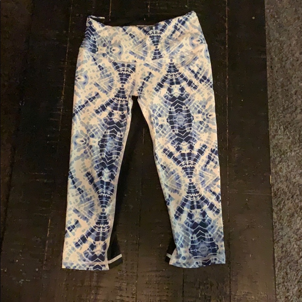 Victoria’s Secret cropped active wear leggings XS